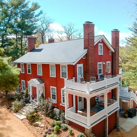 The Applewood Manor Bed & Breakfast